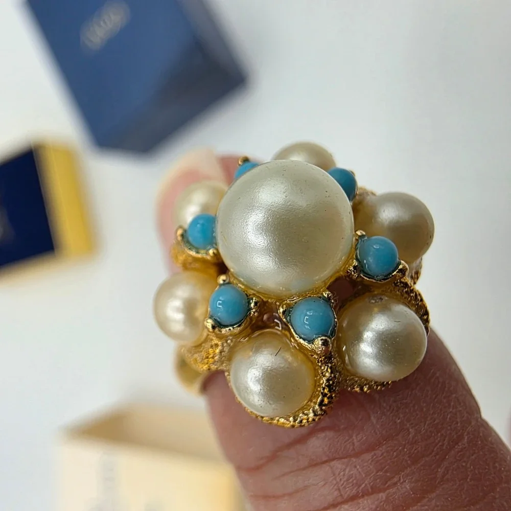 Avon Womens Lustre Ring Faux Pearl Turquoise Accent Vintage 1972 Gold Tone Small